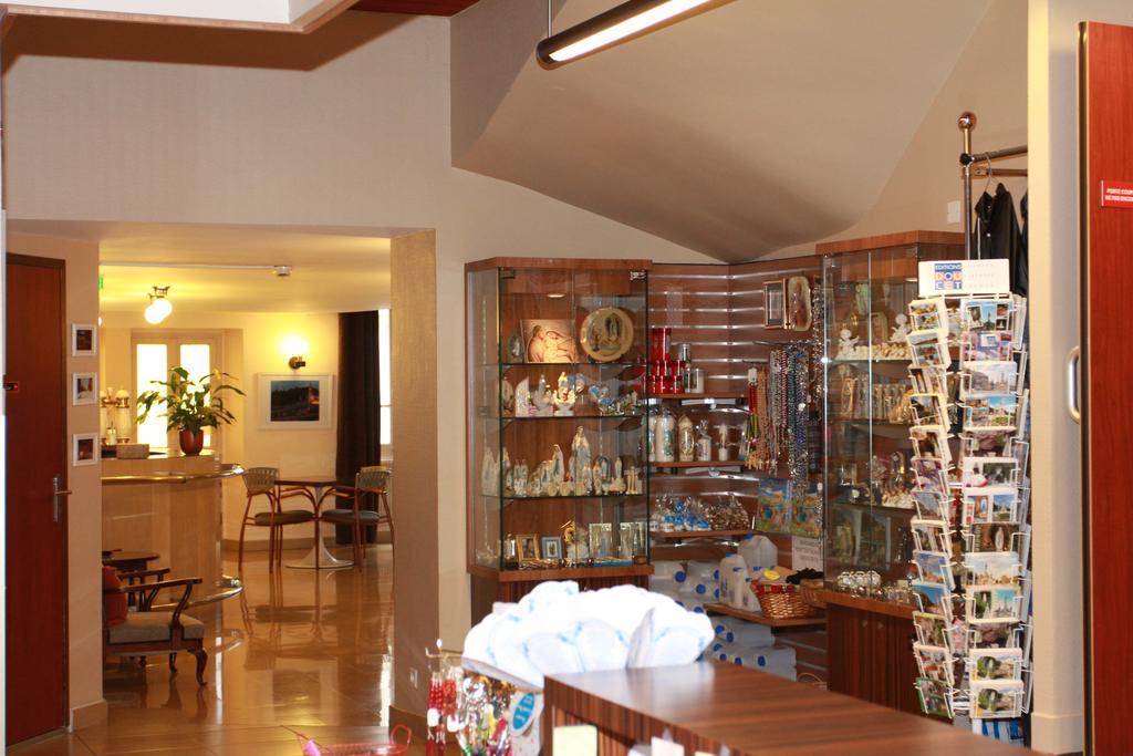 Hotel Saint Sebastien Lourdes Bagian luar foto