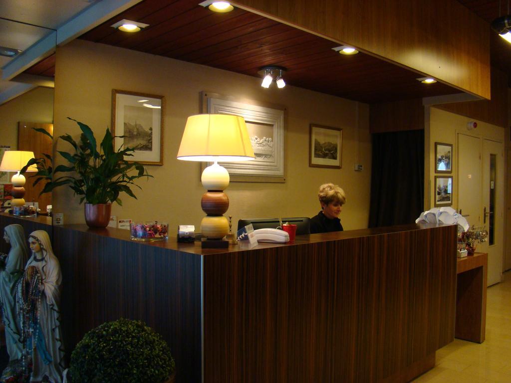 Hotel Saint Sebastien Lourdes Bagian luar foto