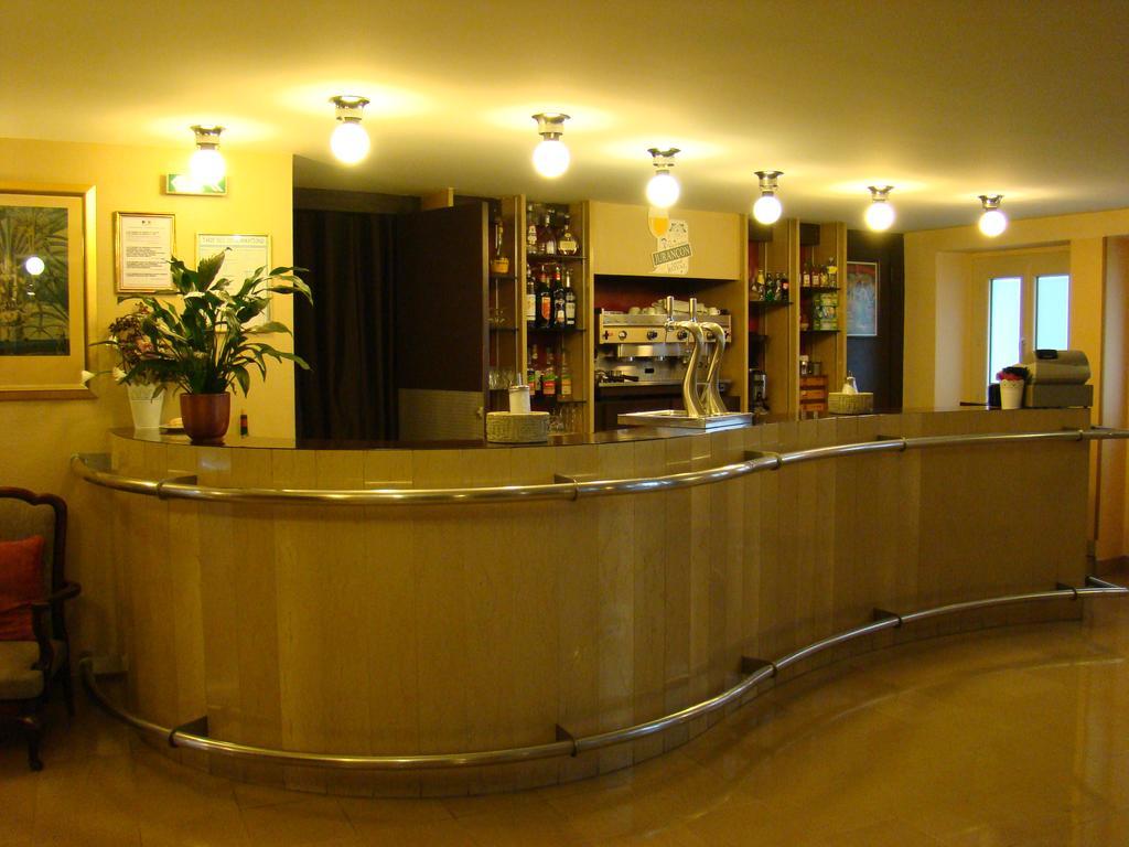 Hotel Saint Sebastien Lourdes Bagian luar foto