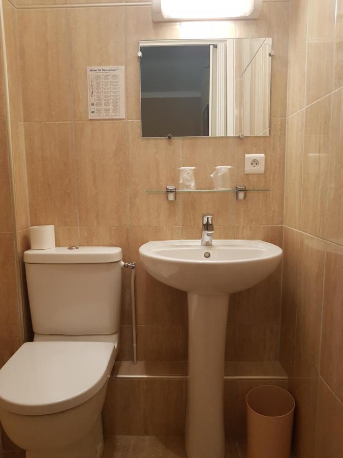 Hotel Saint Sebastien Lourdes Bagian luar foto