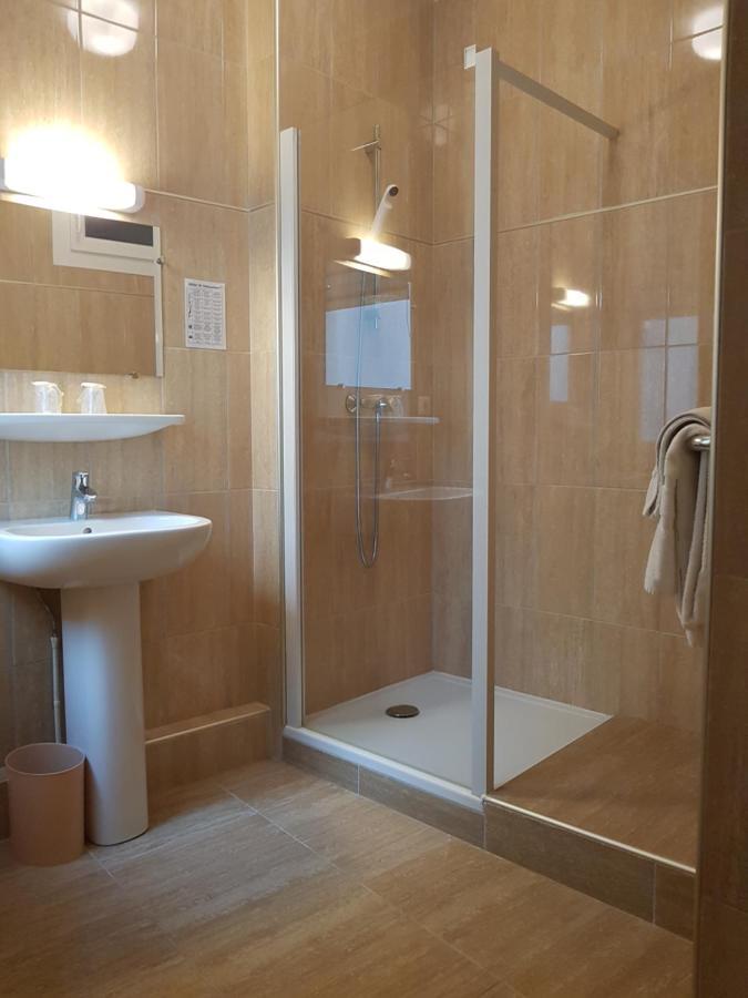 Hotel Saint Sebastien Lourdes Bagian luar foto